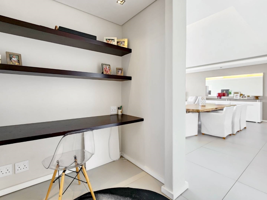 2 Bedroom Property for Sale in Green Point Western Cape